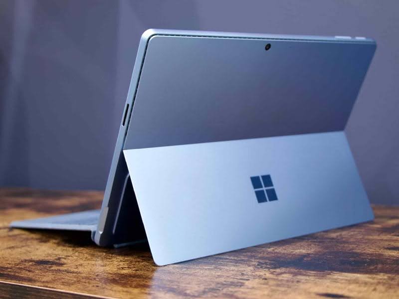 مقایسه برنامههای سرفیس پرو 11 و آیپد پرو